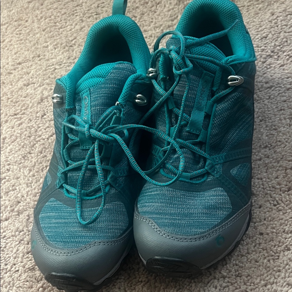 Oboz Women's Teal Athletic Trail Shoes
New without the box - Picture 2 of 8